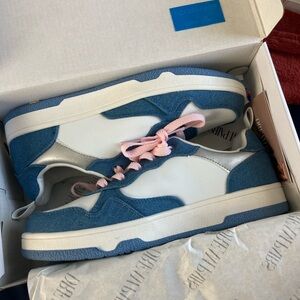 Women’s Skate Shoe Sneakers